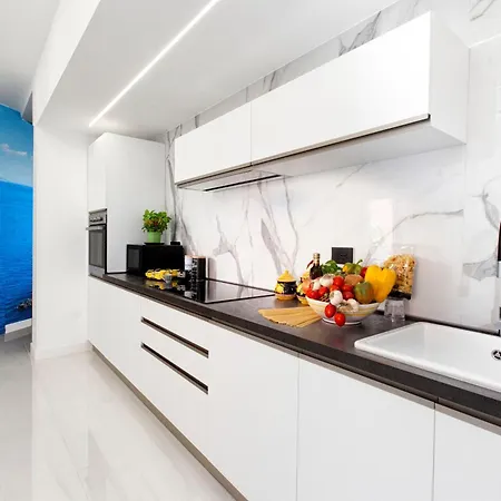 - Live Apartment *